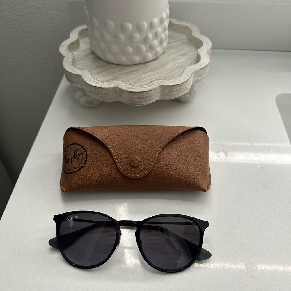 Ray-Ban Black Round Sunglasses with Tan Leather Case